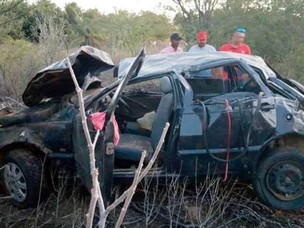 Motorista tentou ultrapassar motocicleta e causou acidente (Foto: Site Chico Sabe Tudo)