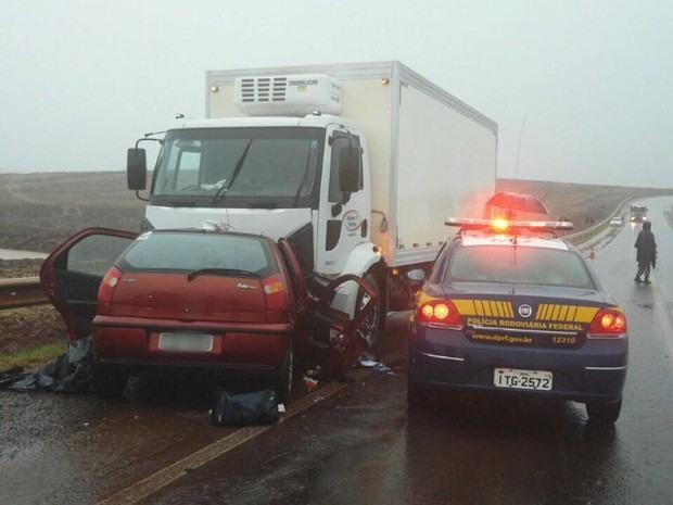 Acidente BR-285 Caseiros casal bebê criança nove anos (Foto: Divulgação/PRF)