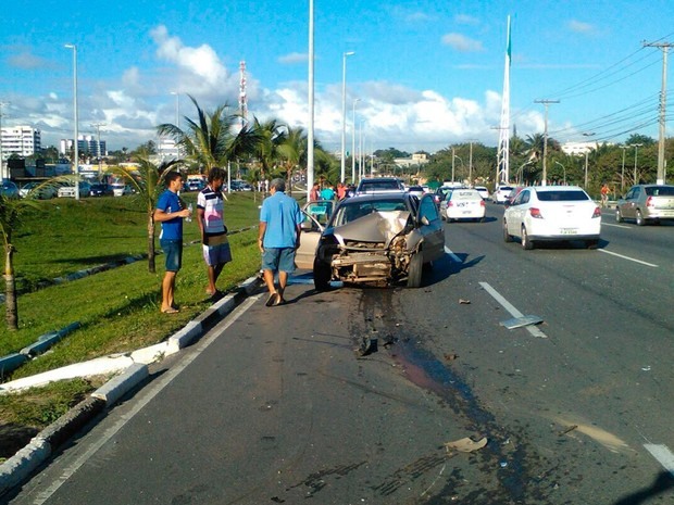 Resultado de imagem para fotos de acidentes na estrada do coco