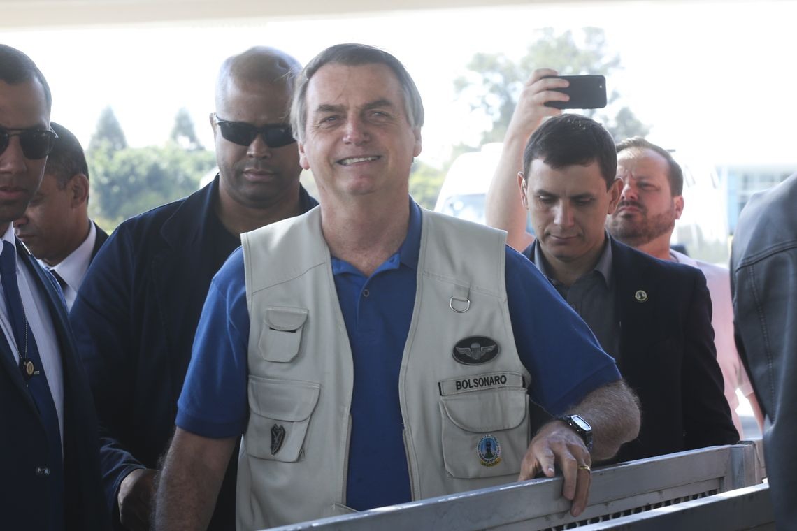 O presidente Jair Bolsonaro fala Ã  imprensa no PalÃ¡cio da Alvorada.