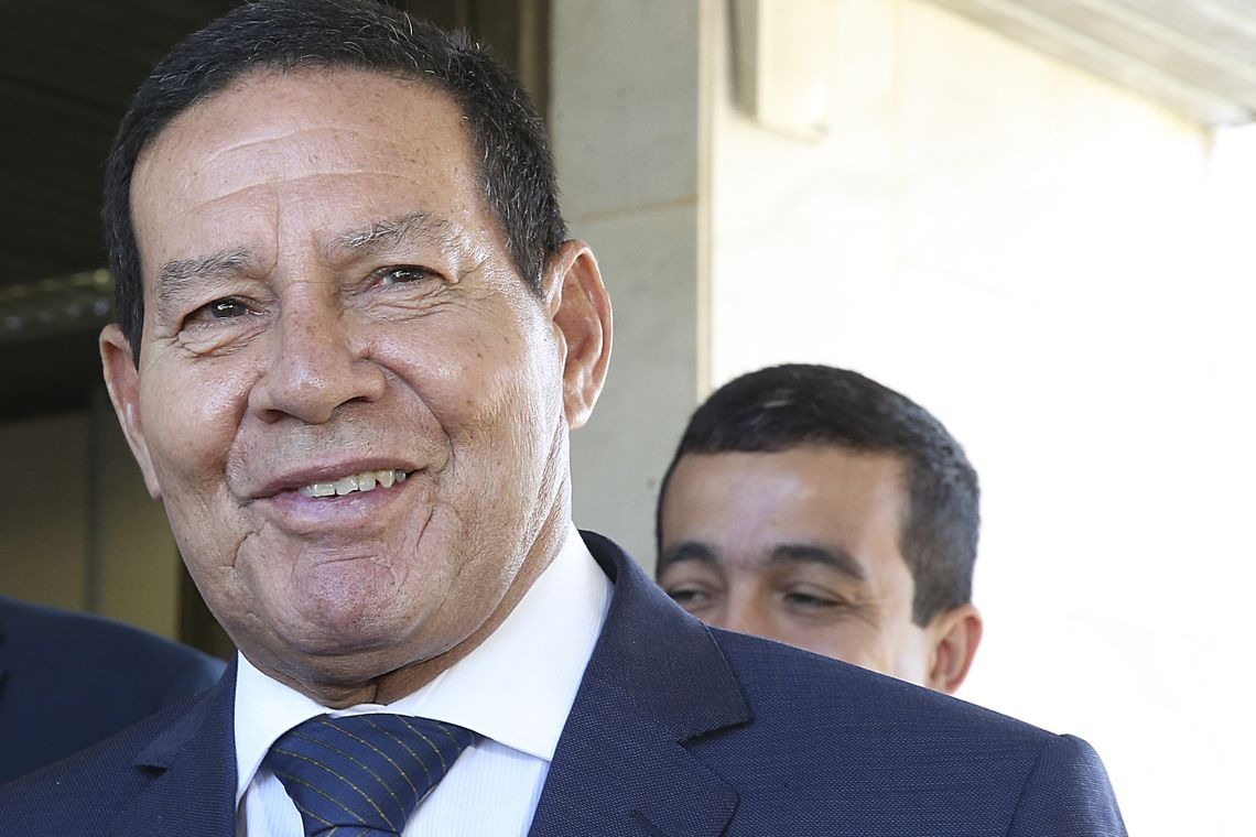 O presidente da RepÃºblica em exercÃ­cio, Hamilton MourÃ£o, fala Ã  imprensa, no PalÃ¡cio do Planalto.