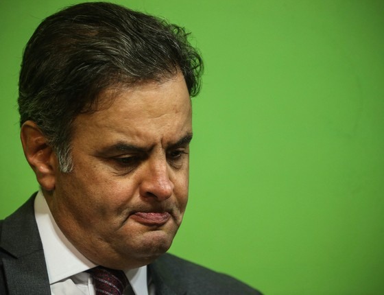 Resultado de imagem para fotos de aécio neves preocupado