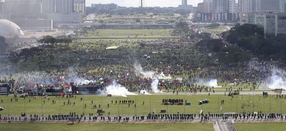 Resultado de imagem para Governo determina reforço de tropas federais para proteger Esplanada