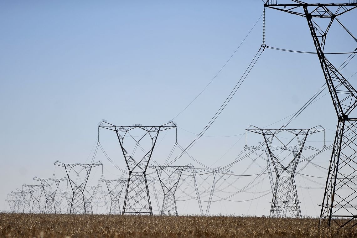 Linhas de transmissÃ£o de energia, energia elÃ©trica.