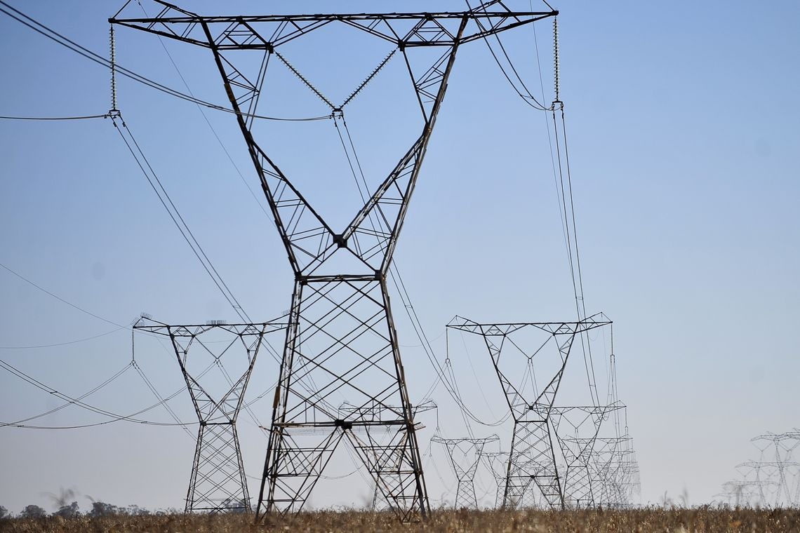 Linhas de transmissÃ£o de energia, energia elÃ©trica.