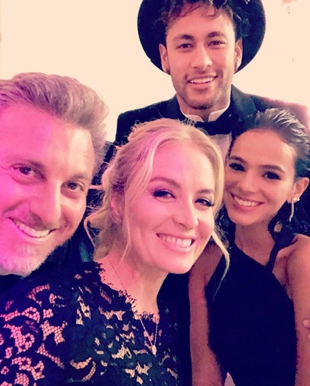 Luciano Huck e Angélica com Neymar e Bruna Marquezine  (Foto: Reprodução)