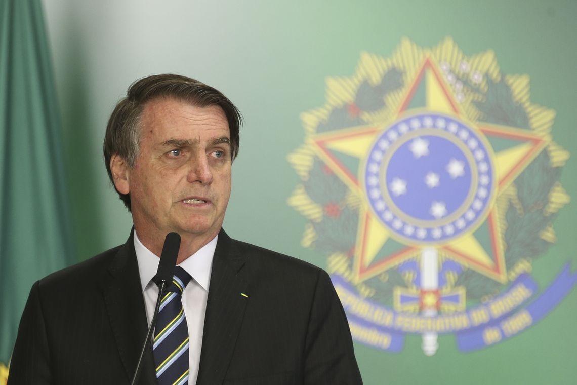 O presidente Jair Bolsonaro dÃ¡ posse ao novo ministro da EducaÃ§Ã£o, Abraham Weintraub, em cerimÃ´nia no PalÃ¡cio do Planalto.