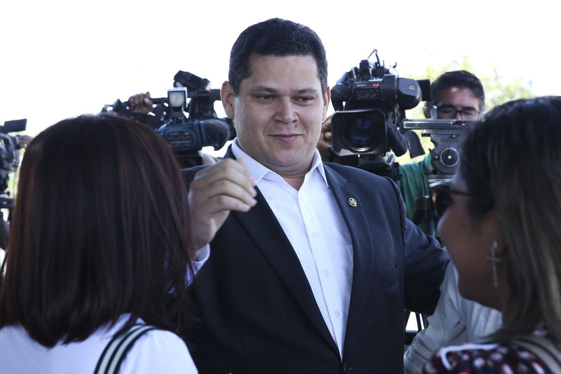 ApÃ³s reuniÃ£o com o presidente Jair Bolsonaro o presidente do Senado Federal, Davi Alcombre, fala com a Imprensa ao deixar o Palacio da Alvorada