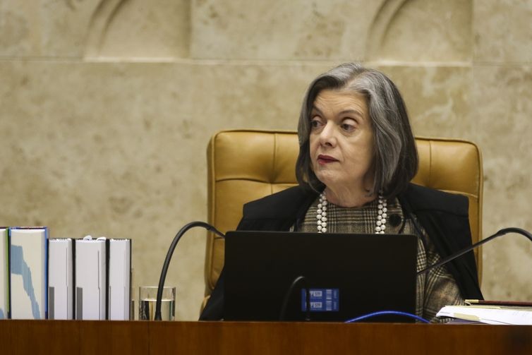 A presidente do Supremo Tribunal Federal, CÃ¡rmen LÃºcia, durante julgamento da validade da terceirizaÃ§Ã£o da atividade-fim nas empresas.