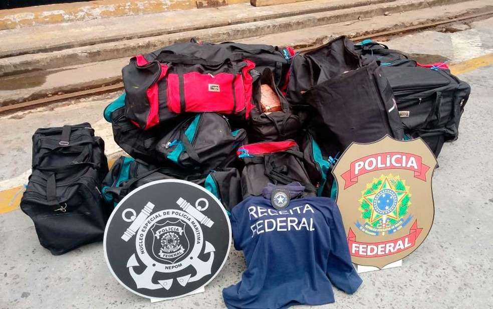 Bolsas onde 541kg de cocaína foram achadas no porto de Salvador (Foto: Divulgação/Receita Federal)