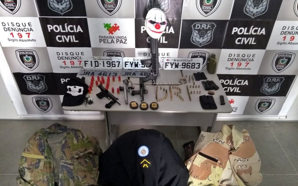 Policiais da Bahia foram presos na ParaÃ­ba com armas, muniÃ§Ãµes, placas e carro. â?? Foto: Victor Melo/PolÃ­cia Civil