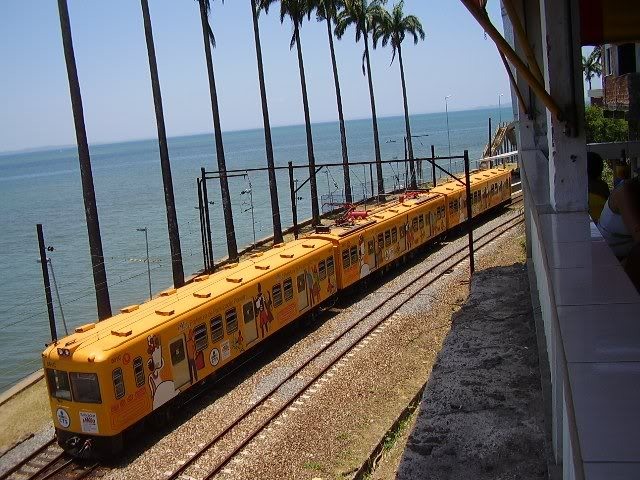 Resultado de imagem para fotos dos trens do suburbio ferroviario de salvador