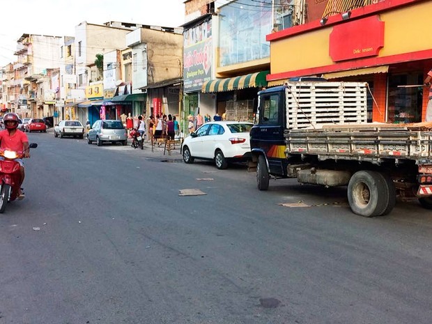 Rua onde mãe e filha foram atropeladas por viatura da PM so subúrbio de Salvador (Foto: Ramon Ferraz/TV Bahia)