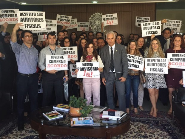 Resultado de imagem para Em Brasília, auditores da Receita fazem protesto no Ministério da Fazenda