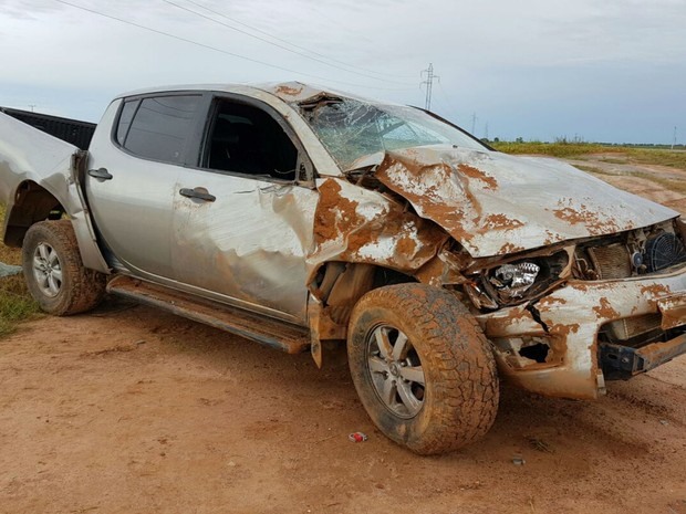 Veículo capotou e atingiu barranco na BA-460 (Foto:  Blog do Sigi Vilares)