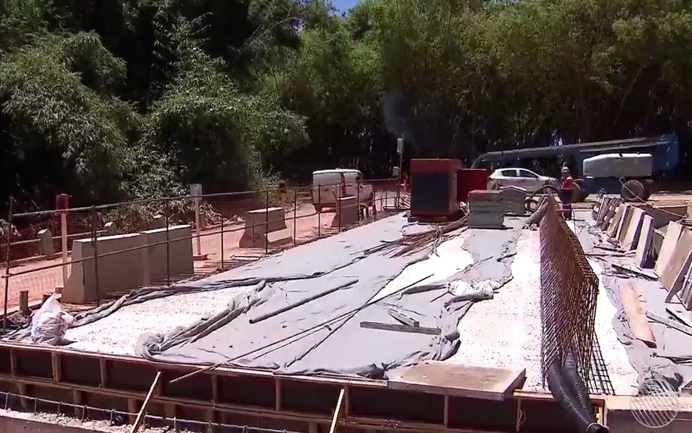 Sedur notificou a obra do metrô que ocorre na região do aeroporto (Foto: Reprodução / TV Bahia)