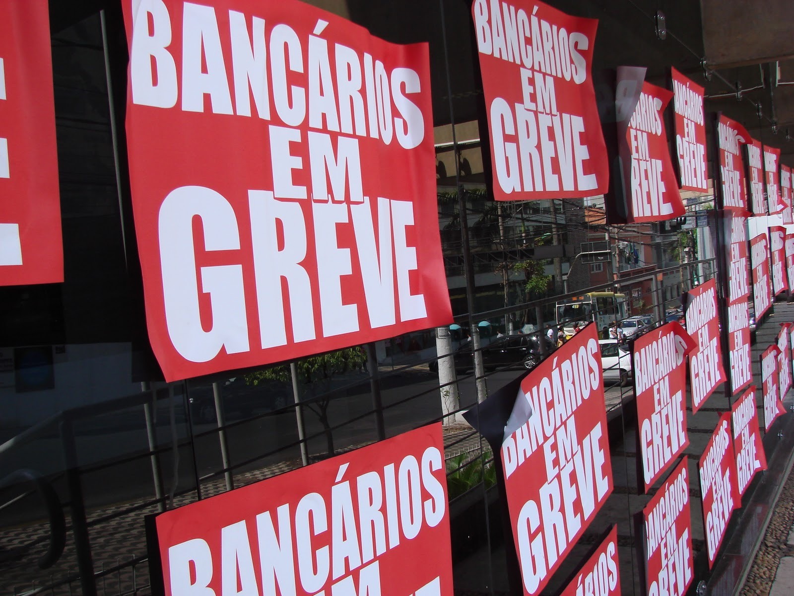 Resultado de imagem para Assembleia, quinta-feira, define greve dos bancários