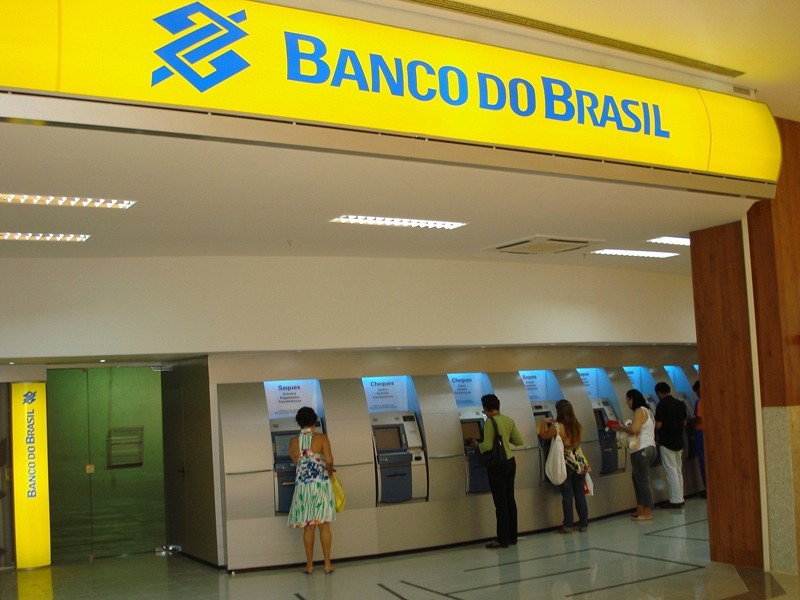 Resultado de imagem para fotos do banco do brasil