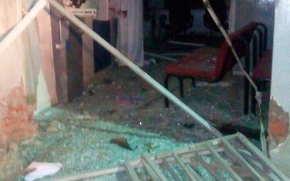 Posto bancário foi explodido na madrugada desta terça-feira (Foto: Polícia Militar)