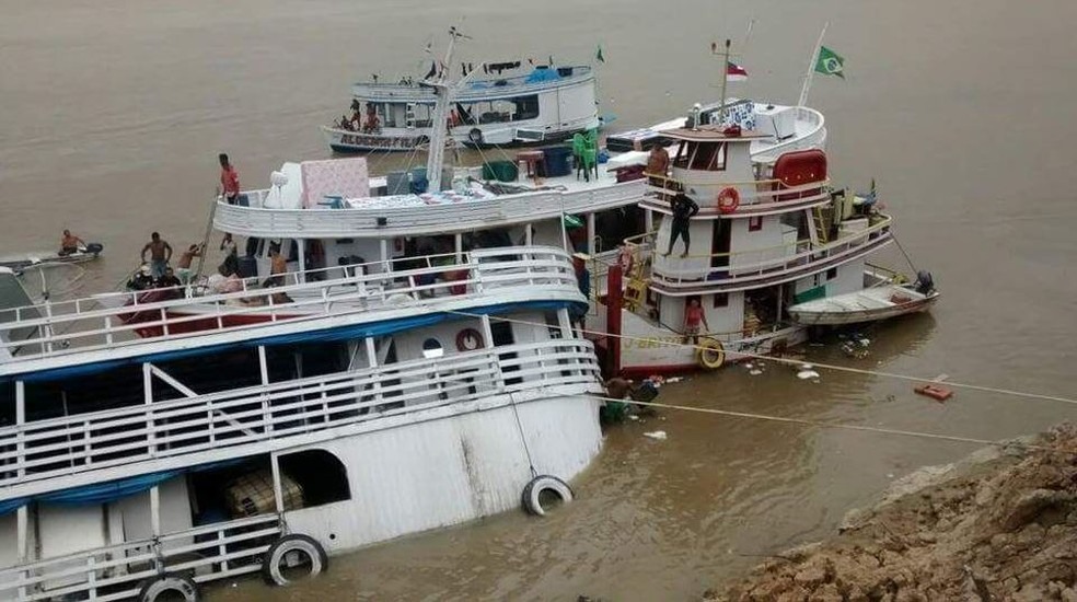 Resultado de imagem para EmbarcaÃ§Ã£o naufraga no interior do Amazonas