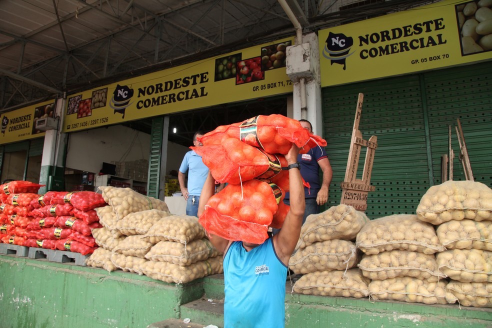 Batata-inglesa, que sofreu os maiores aumentos de preÃ§os durante a greve dos caminhoneiros, foi um dos Ã­tens que mais puxaram a alta do IPCA-15 em junho, segundo o IBGE (Foto:  Ceasa de MaracanaÃº/DivulgaÃ§Ã£o)