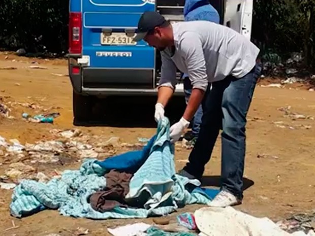 Recém-nascido encontrado em lixão na Bahia (Foto: Reprodução / TV Sudoeste)