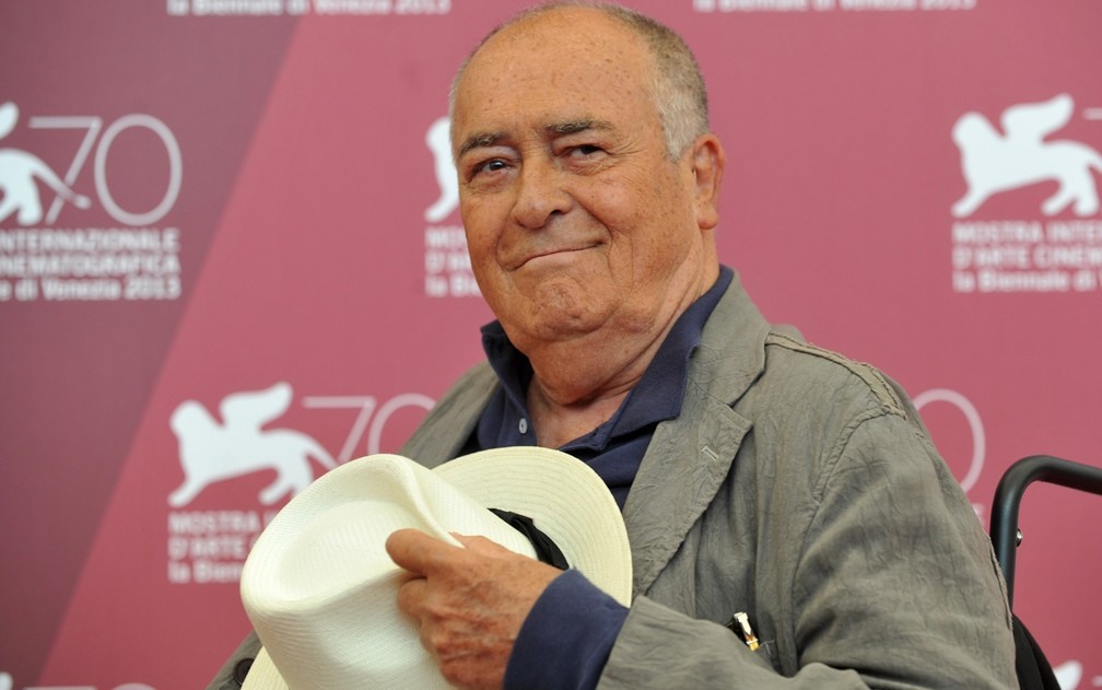 O cineasta italiano Bernardo Bertolucci, presidente do jÃºri da competiÃ§Ã£o oficial, chega ao tapete vermelho do 70Âº Festival de Veneza, em 2013 â?? Foto: Tiziana Fabi/AFP Photo