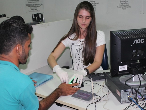 Apenas 50% dos eleitores de Petrolina já realizaram o cadastro biométrico (Foto: Taisa Alencar / G1)