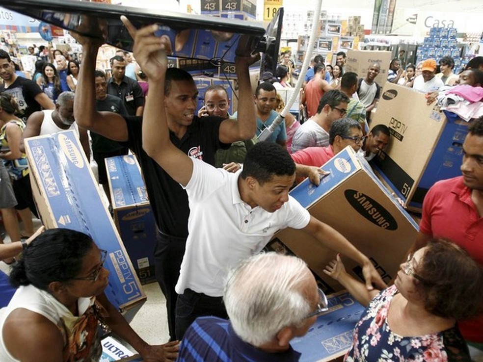 Black Friday em Salvador deve ter produtos com até 80% de desconto (Foto: Raul Spinassé/Agência O Dia/Estadão Conteúdo)