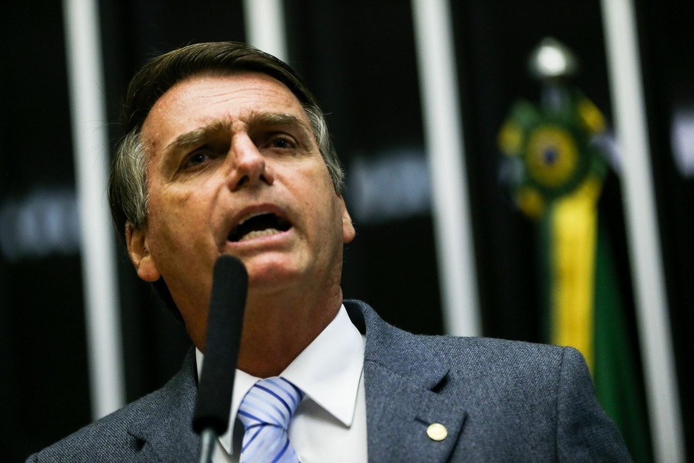 O deputado Jair Bolsonaro durante discurso no plenário da Câmara (Foto: Marcelo Camargo/Agência Brasil)