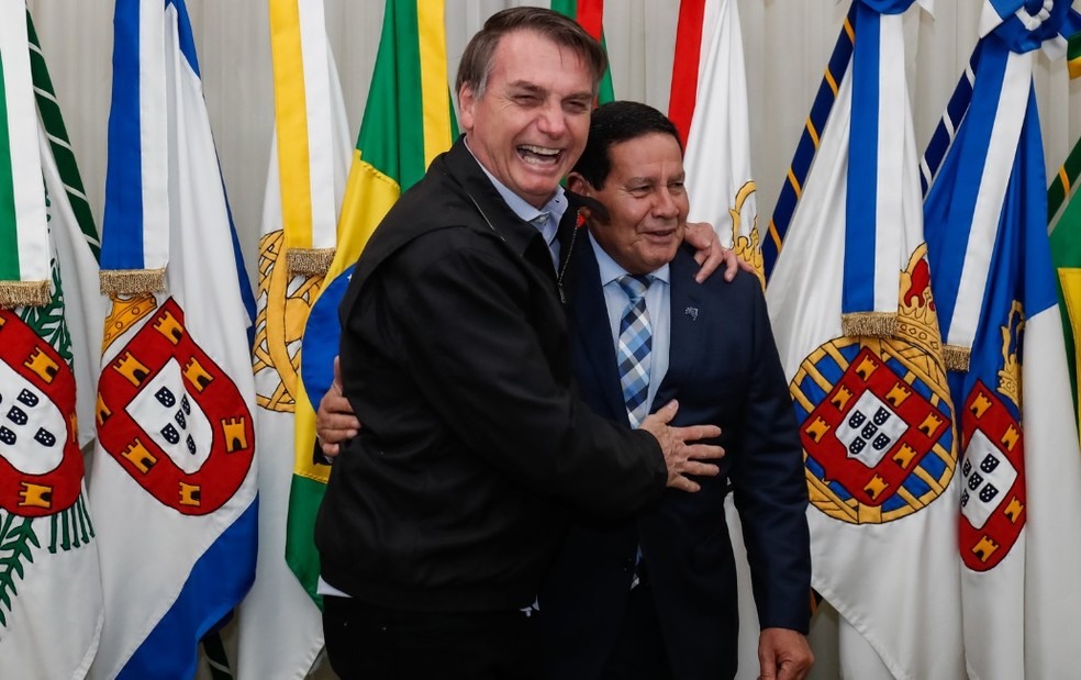 O presidente Jair Bolsonaro e o vice-presidente Hamilton MourÃ£o, durante a transmissÃ£o de cargo, na Base AÃ©rea de BrasÃ­lia â?? Foto: Alan Santos/PR