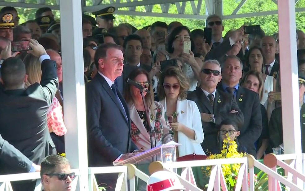 Bolsonaro discursa em quartel na Zona Sul de SÃ£o Paulo â?? Foto: ReproduÃ§Ã£o/TV Globo