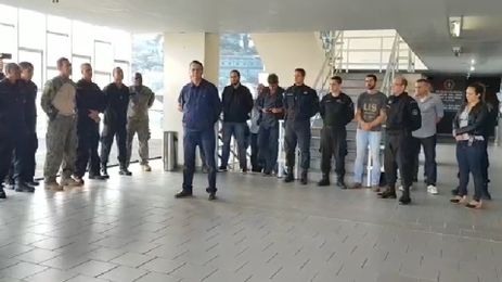 O candidato Ã  PresidÃªncia da RepÃºblica, Jair Bolsonaro (PSL), vista o Bope no Rio de Janeiro.