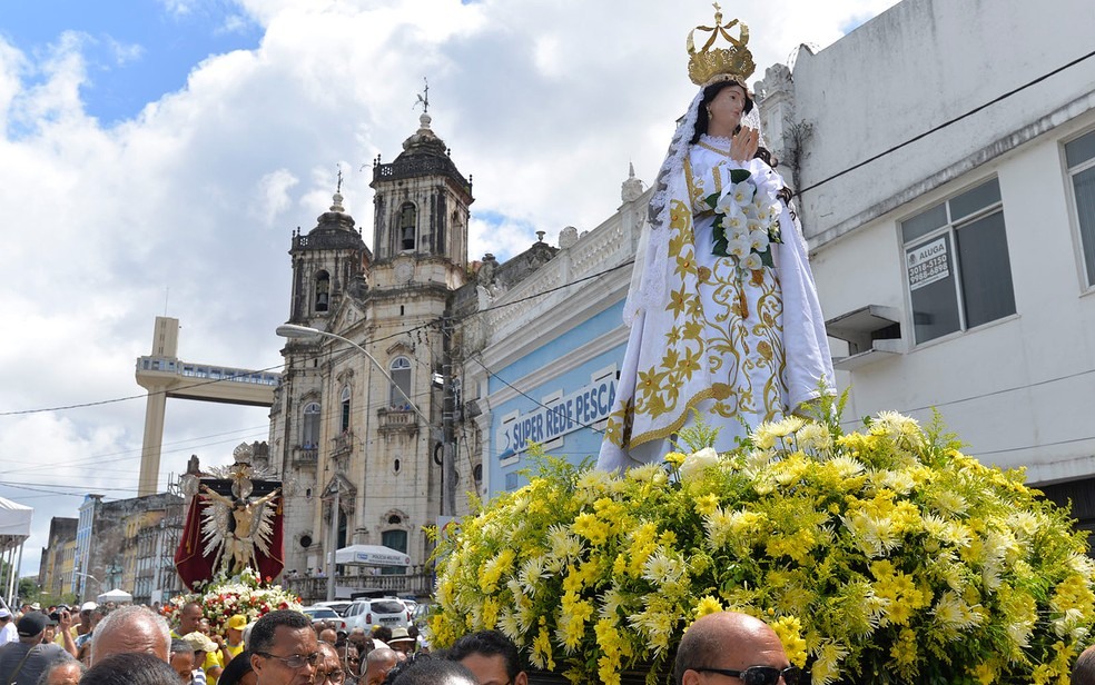 Imagens de Bom Jesus dos Navegantes e de Nossa Senhora da Conceição da Praia em procissão no Comércio, em Salvador. Bahia (Foto: J Pereira/Ag Haack)