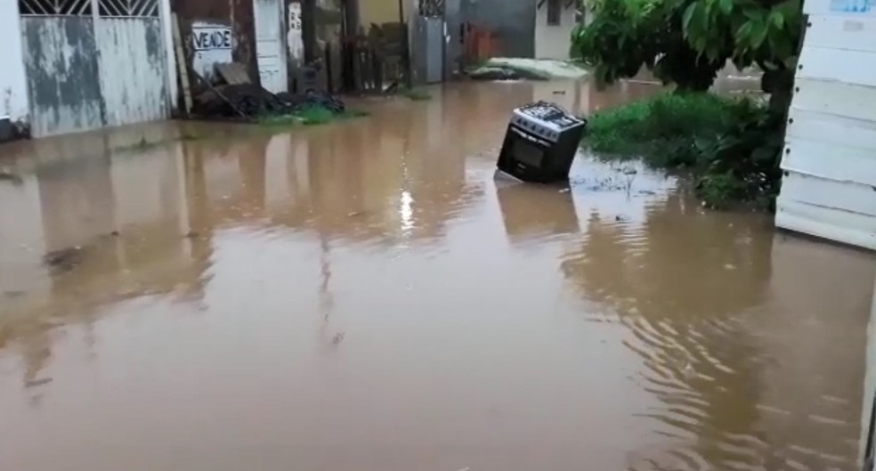 Cerca de 27 ocorrÃªncias, entre deslizamentos de terra e alagamentos, foram registrados pela Defesa Civil em vÃ¡rios pontos do municÃ­pio.  â?? Foto: Arquivo Pessoal