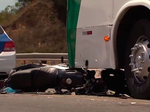 Acidente na BR-324, Bahia. (Foto: Reprodução/ TV Bahia)