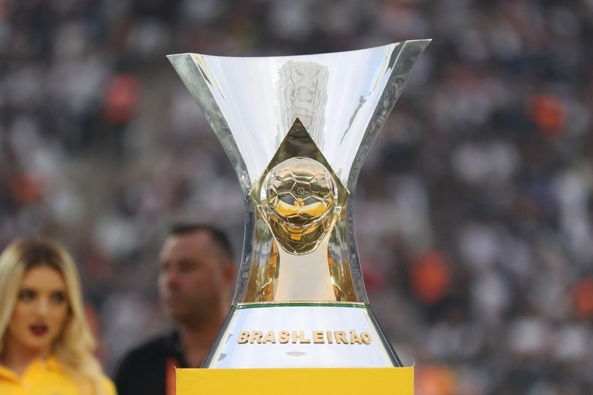 Resultado de imagem para CBF sÃ³ entregarÃ¡ taÃ§a na Ãºltima rodada do Campeonato Brasileiro