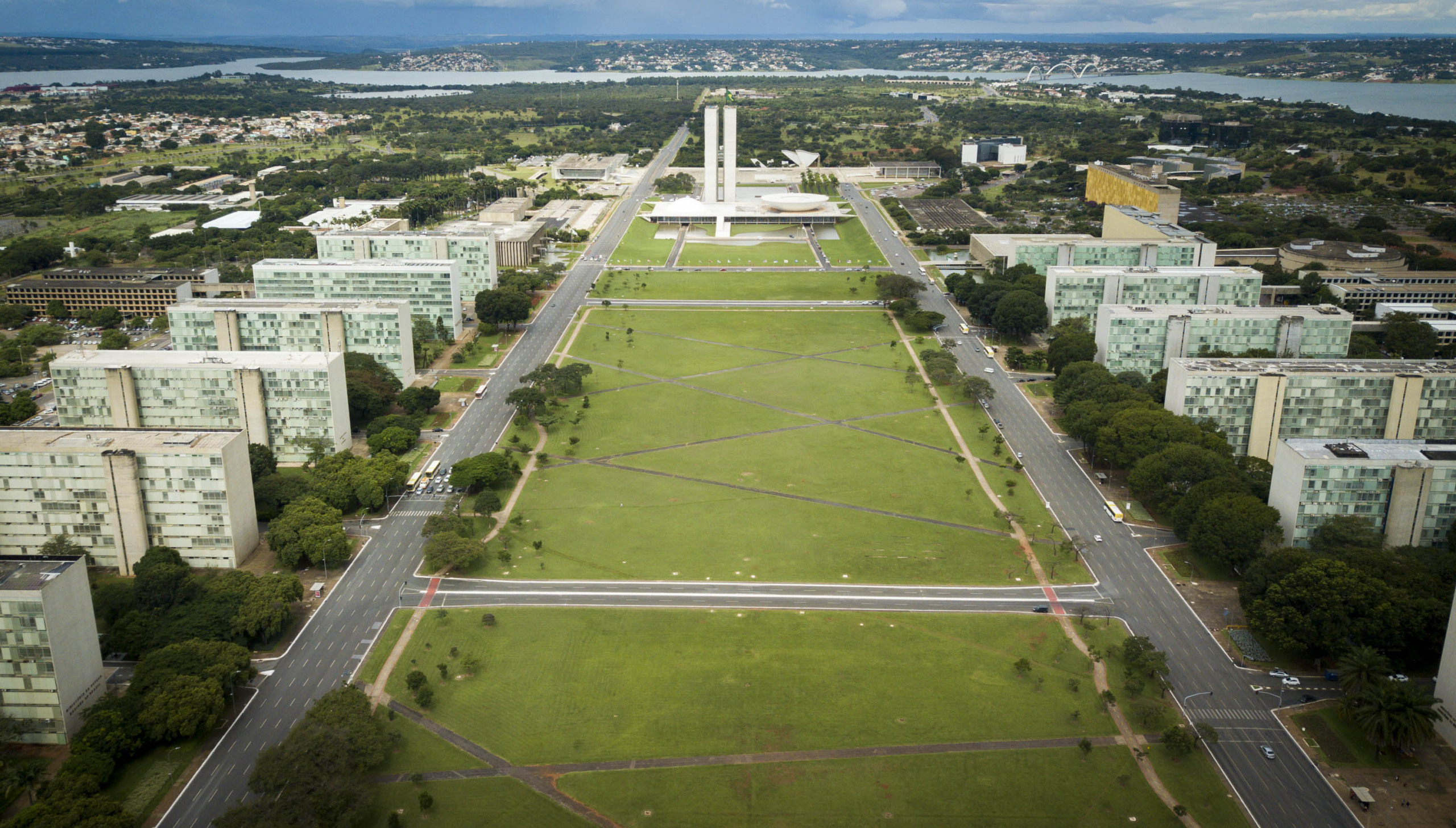 Ibaneis decreta fechamento da Esplanada dos Ministérios | Poder360