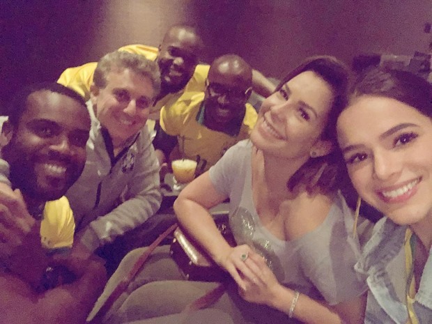 Bruna Marquezine com Thiaguinho, Fernanda Sousa e Luciano Huck (Foto: ReproduÃ§Ã£o Instagram)