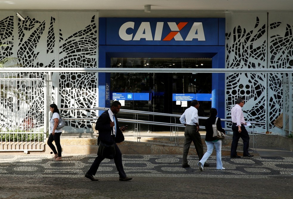 AgÃªncia da Caixa EconÃ´mica Federal no centro do Rio de Janeiro.  â?? Foto: REUTERS/Pilar Olivares/File