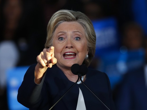 Hillary discursa em Detroit nesta sexta-feira (4) (Foto: Paul Sancya/AP)