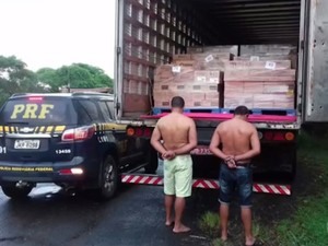 Homens roubaram carga no dia anterior, em Serrinha (Foto: Reprodução/ TV Bahia)