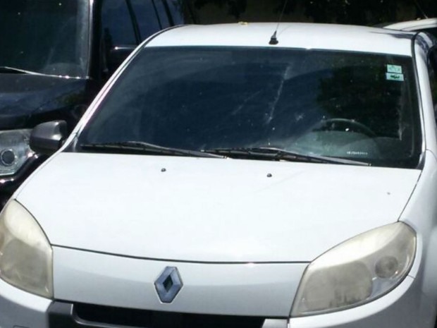 Homem foi flagrado com carro roubado e preso após tentar subornar policiais na Bahia (Foto: Divulgação / Polícia Civil)