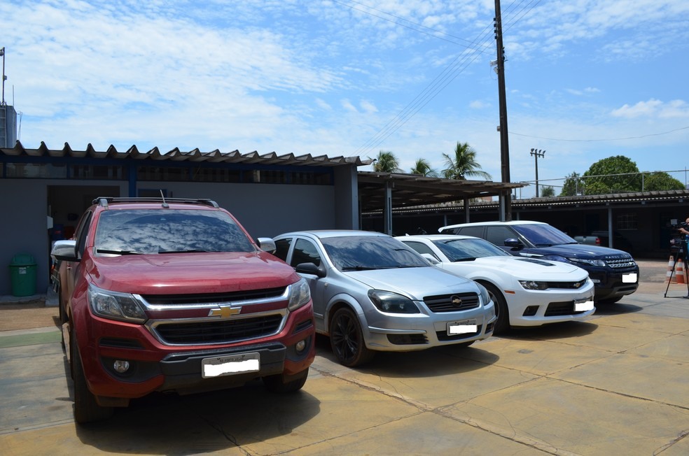 Operação Fortress apreendeu carros de luxo usados para lavagem de dinheiro (Foto: Hosana Morais/G1)