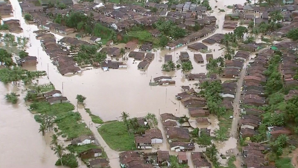 Caruaru: cidade, que estava em situação de emergência por conta das secas, agora também enfrenta emergência em razão da chuva (Foto: Reprodução/TV Globo)