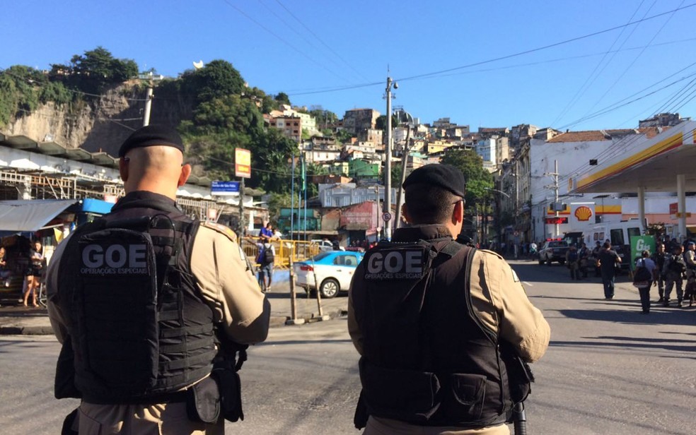 Agentes públicos realizam megaoperação no entorno da Central do Brasil (Foto: Alba Valéria Mendonça / G1)