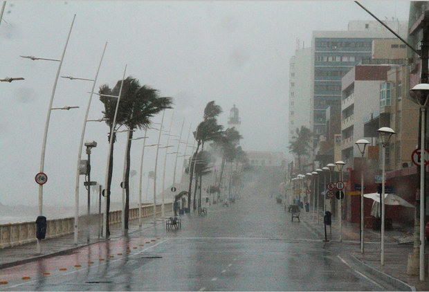 Resultado de imagem para Com ventos fortes, Salvador tem previsão de chuva durante todo o dia nesta segunda-feira