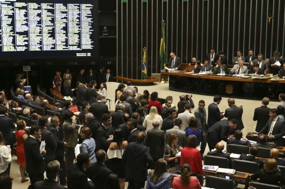 Resultado de imagem para MDB Ã© o que mais perde em adesÃµes desde o impeachment