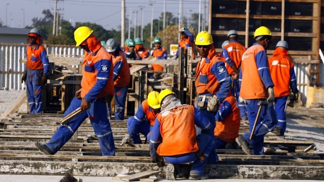 Resultado de imagem para fotos de trabalhadores na construÃ§Ã£o civil