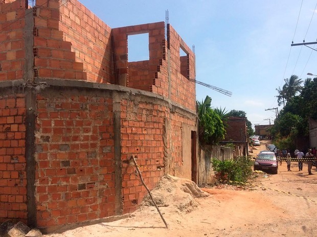 Acidente mata vô e neto em obra (Foto: Alan Oliveira/G1)